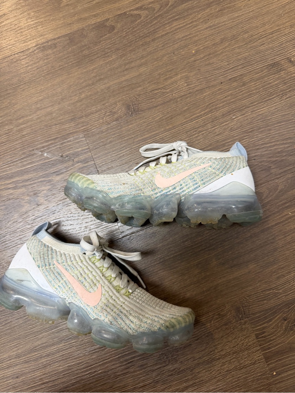Nike Air VaporMax Flyknit Shoe - Light Green with Pink Swoosh